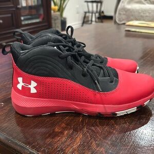 Under Armour shoes in size 7.